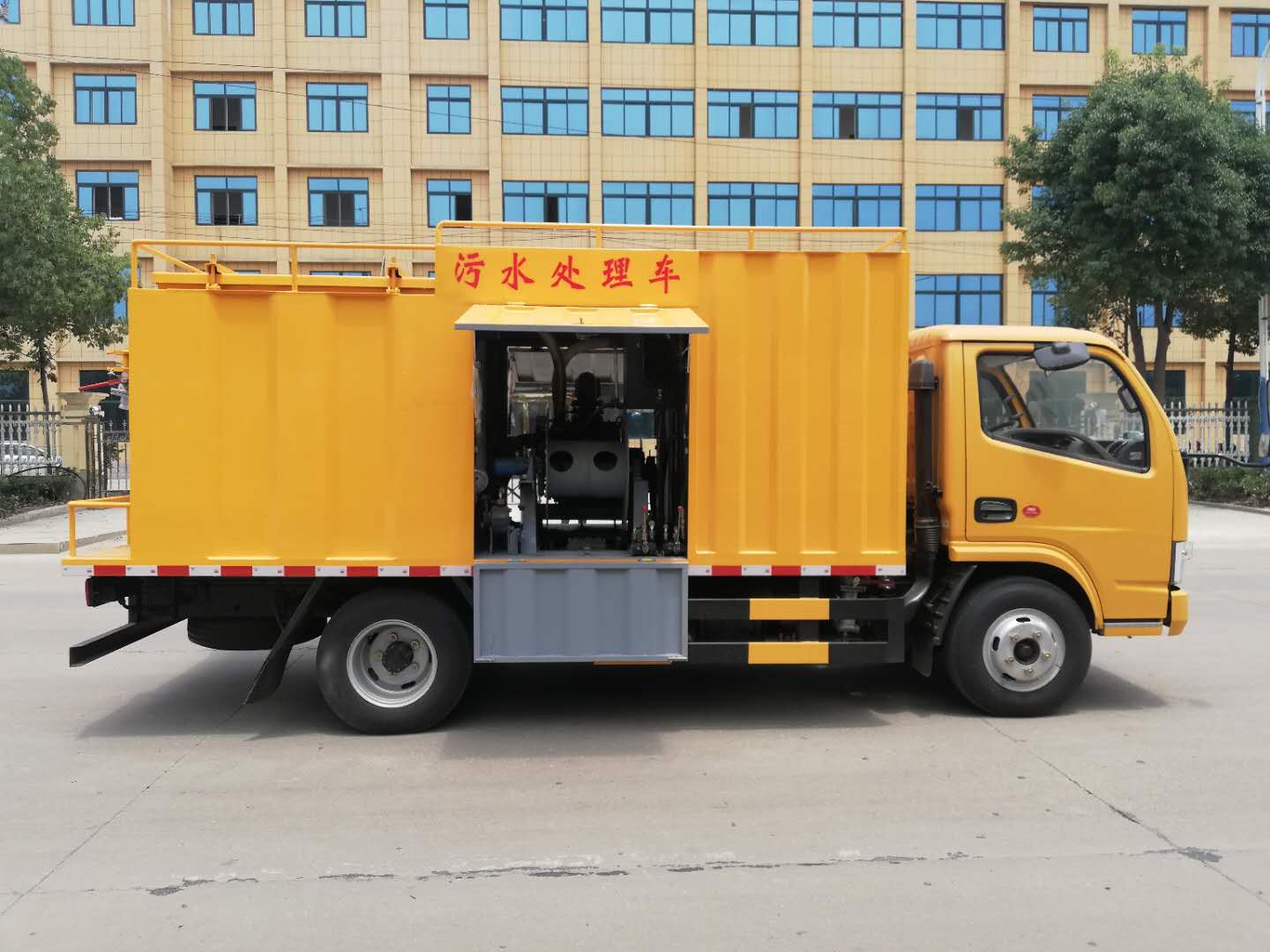 东风小多利卡新款污水处理车