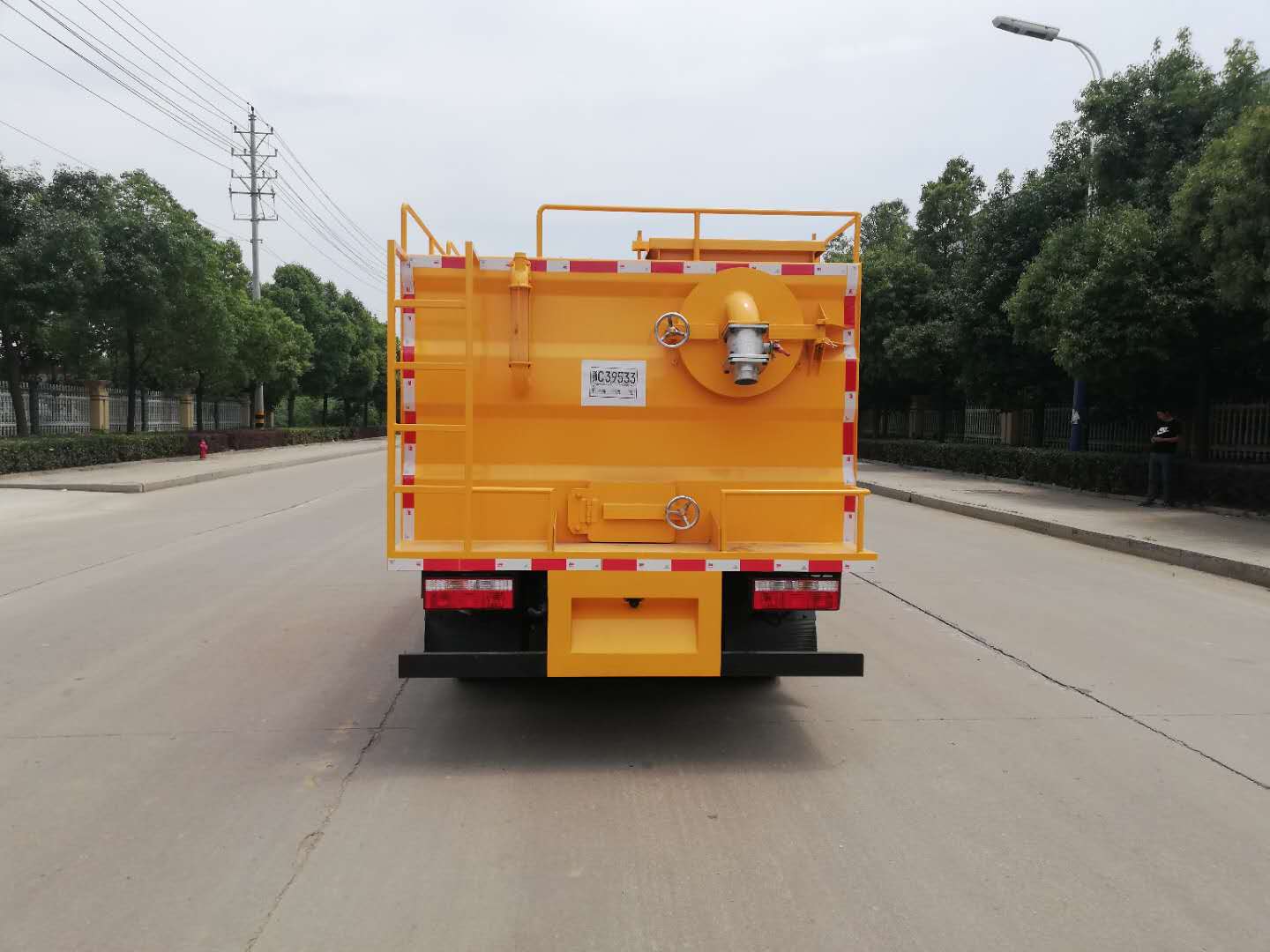 东风小多利卡新款污水处理车